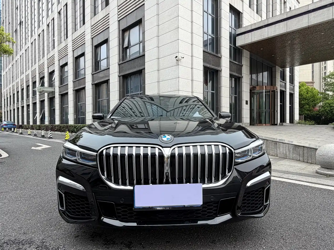 BMW 7 Series 2019 740Li Exclusive M Sport Package фото 2