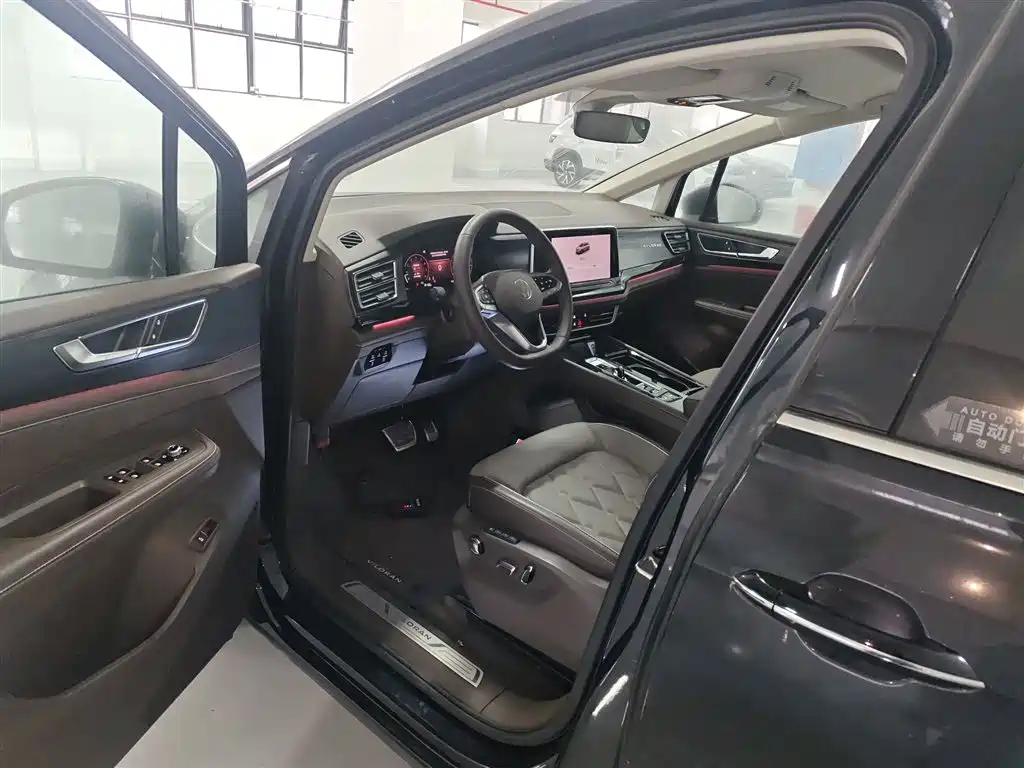 Volkswagen Viloran 2024 380TSI Executive Edition фото 12