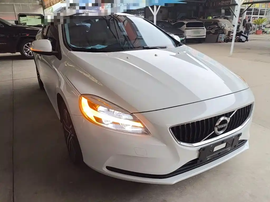 Volvo V40 2019 2019 T3 Momentum