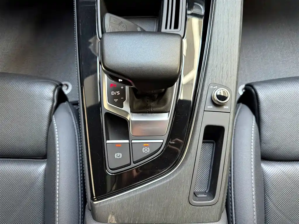 Audi A4L 2023 40 TFSI Luxury Sport фото 15