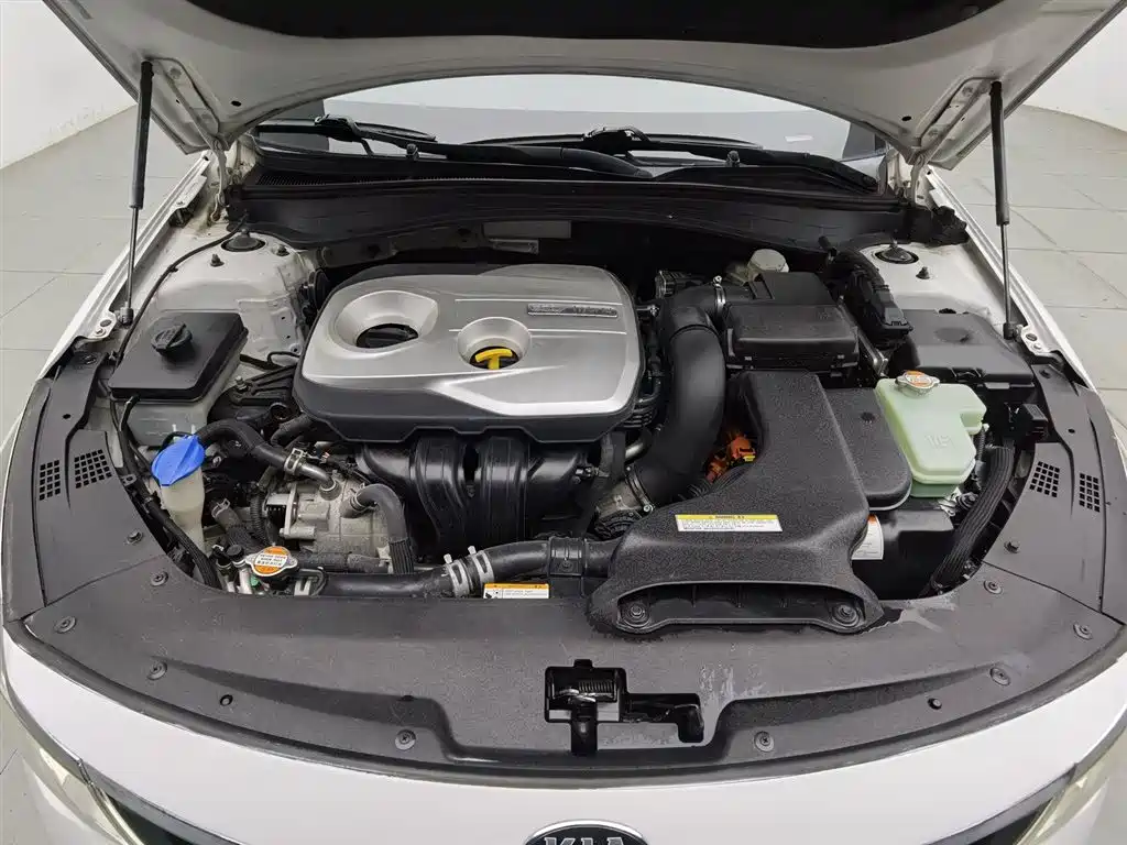 Kia K5 2016 2.0L Hybrid GLS фото 6