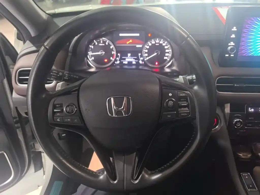 Photo 11 - Honda UR-V