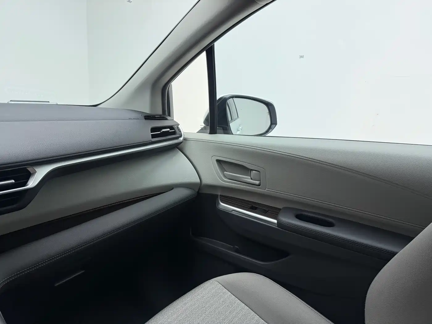 Toyota Sienna 2023 2.5L Hybrid Comfort Edition фото 16