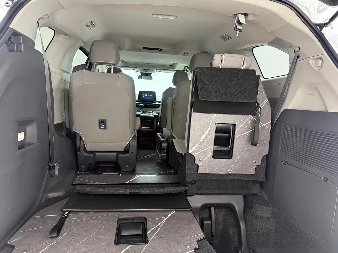 Toyota Sienna 2023 2.5L Hybrid Comfort Edition фото 18