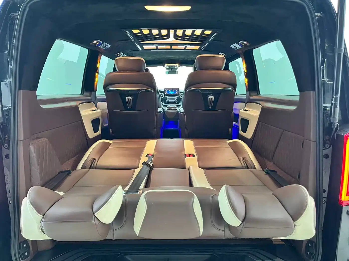Mercedes-Benz Vito 2021 2.0T Elite 7-Seater фото 12