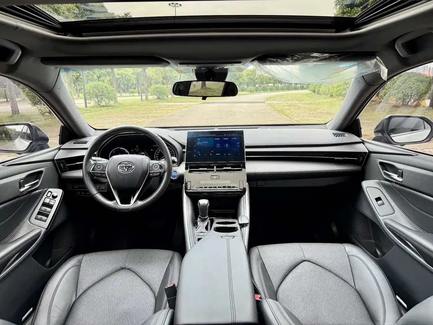Toyota Avalon 2022 Hybrid 2.5L Luxury Edition фото 10
