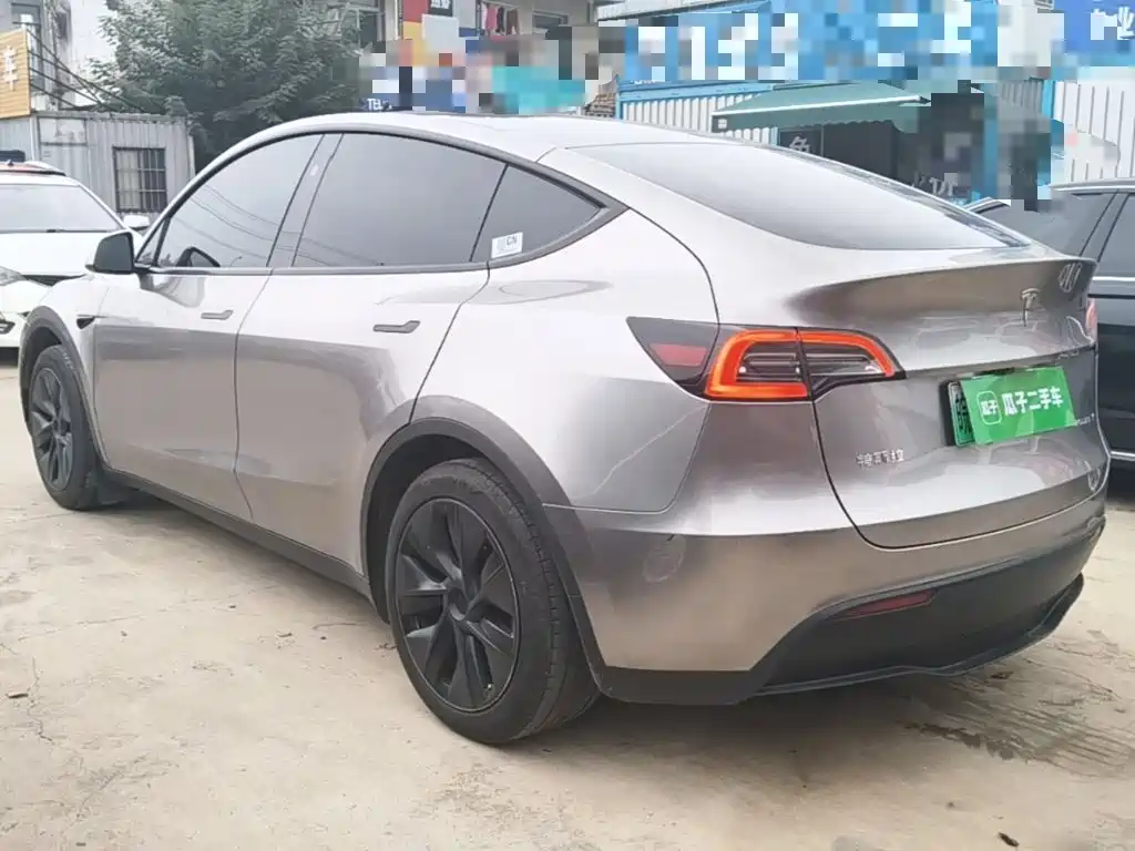Photo 5 - Tesla Model Y
