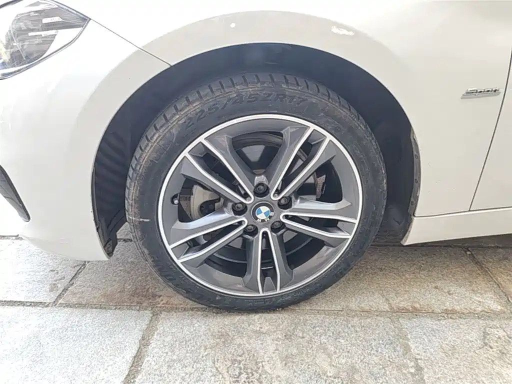 BMW 1 Series 2018 118i Sport Edition фото 22