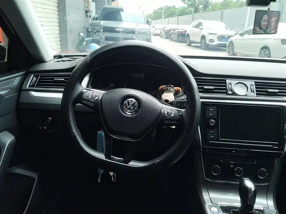 Volkswagen Passat 2017 280TSI DSG Prestige фото 15