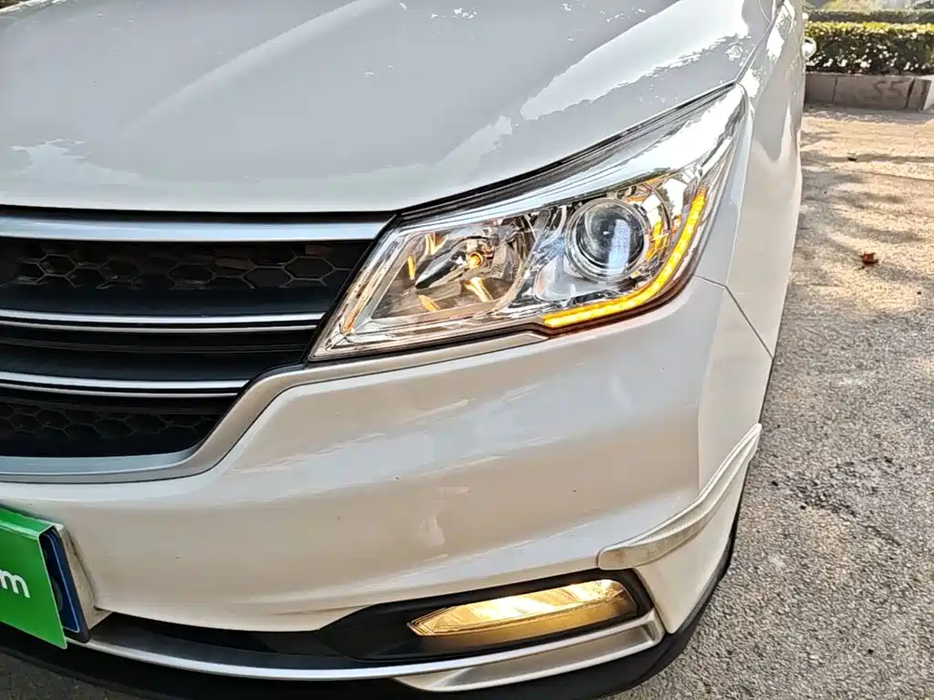 Фото 24 - Baojun 730