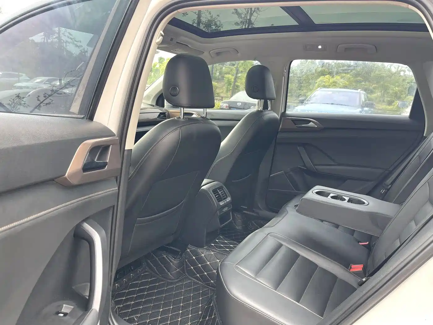 Volkswagen Tharu 2020 280TSI 2WD Luxury Edition China VI фото 7