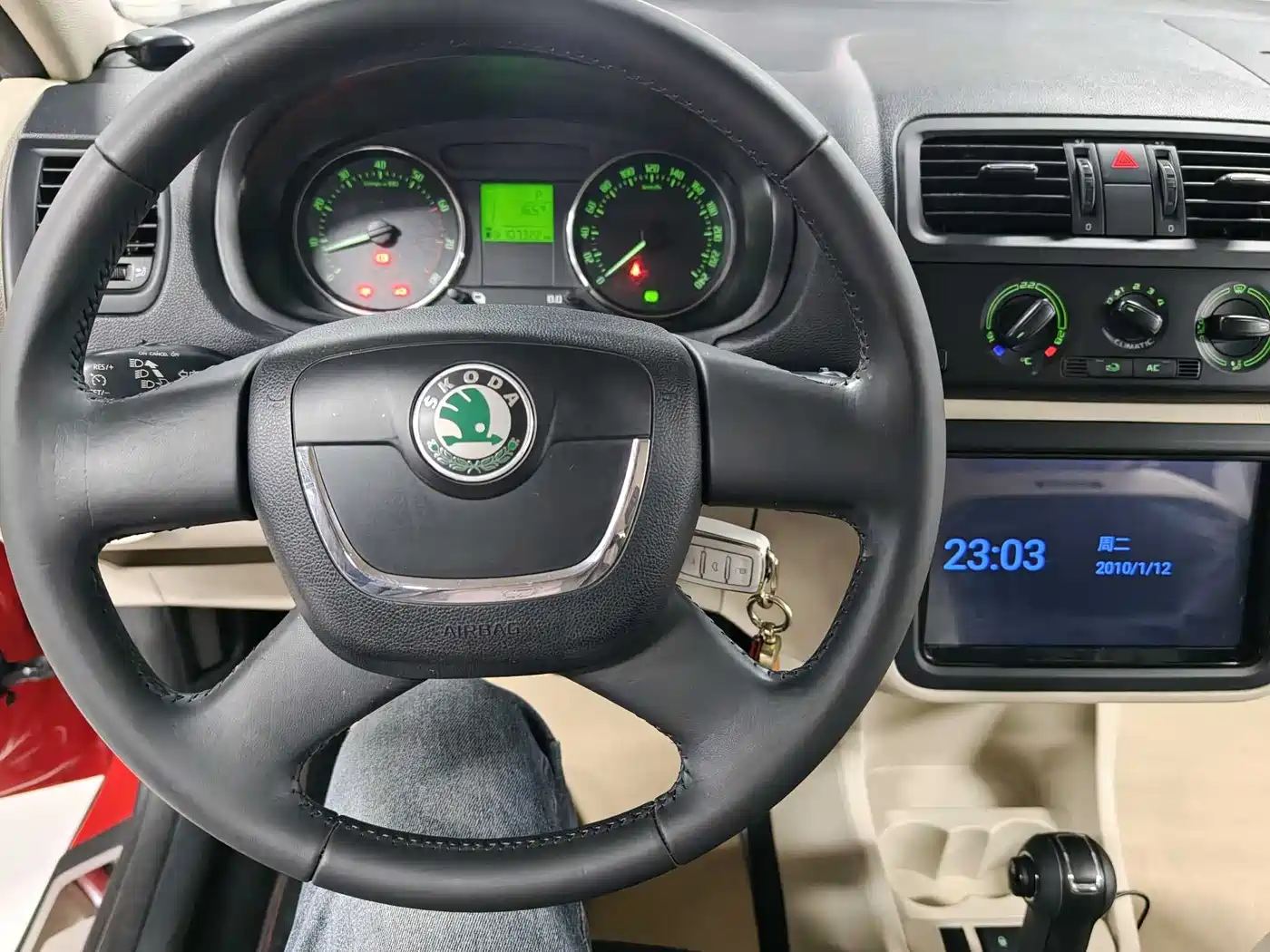 Škoda Fabia 2012 1.6L Scout фото 14