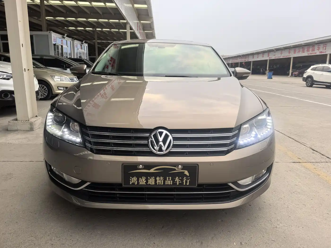 Volkswagen Passat 2014 2.0TSI DSG Executive Navigation Edition фото 2