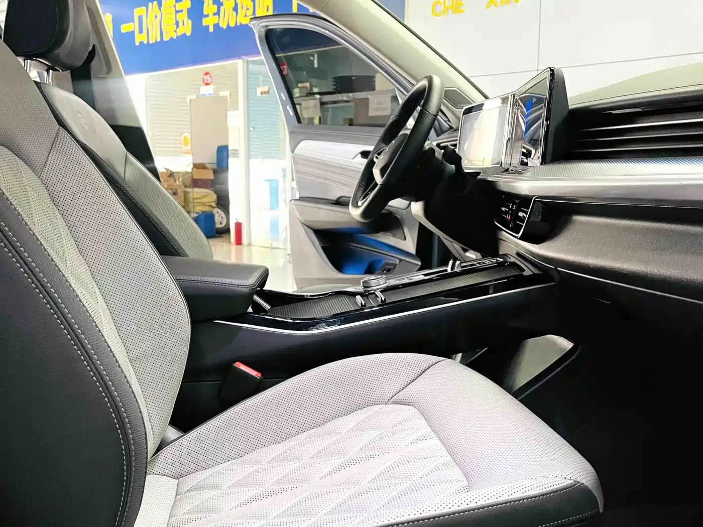 Volkswagen Talagon 2023 380TSI 4WD R-Line Launch Edition фото 6