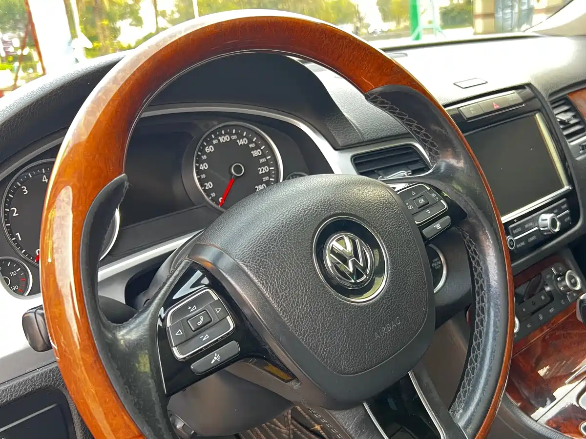Volkswagen Touareg 2011 3.0TSI Premium фото 23