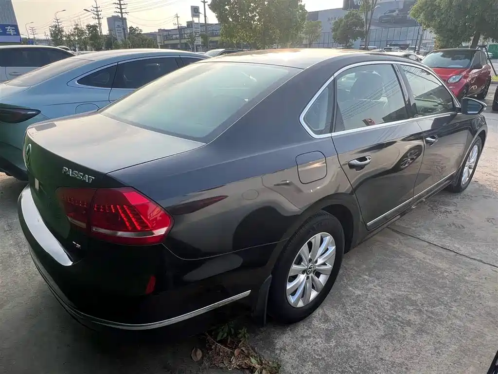 Volkswagen Passat 2014 1.8TSI DSG Luxury Navigation Edition фото 10