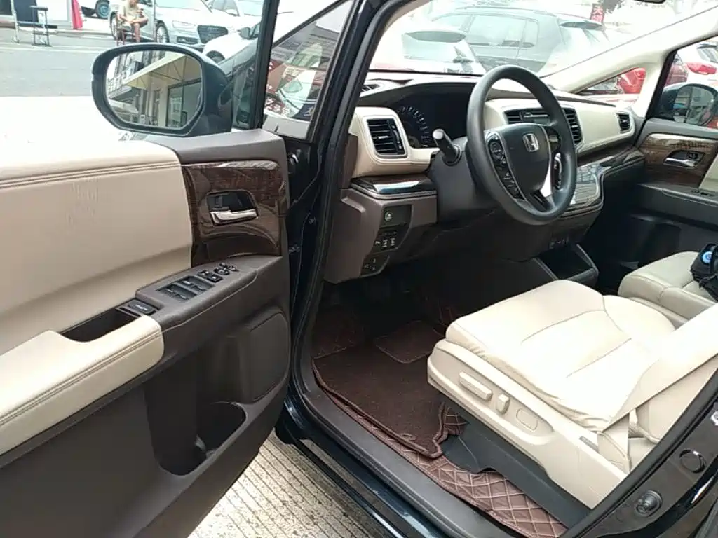 Фото 16 - Honda Odyssey