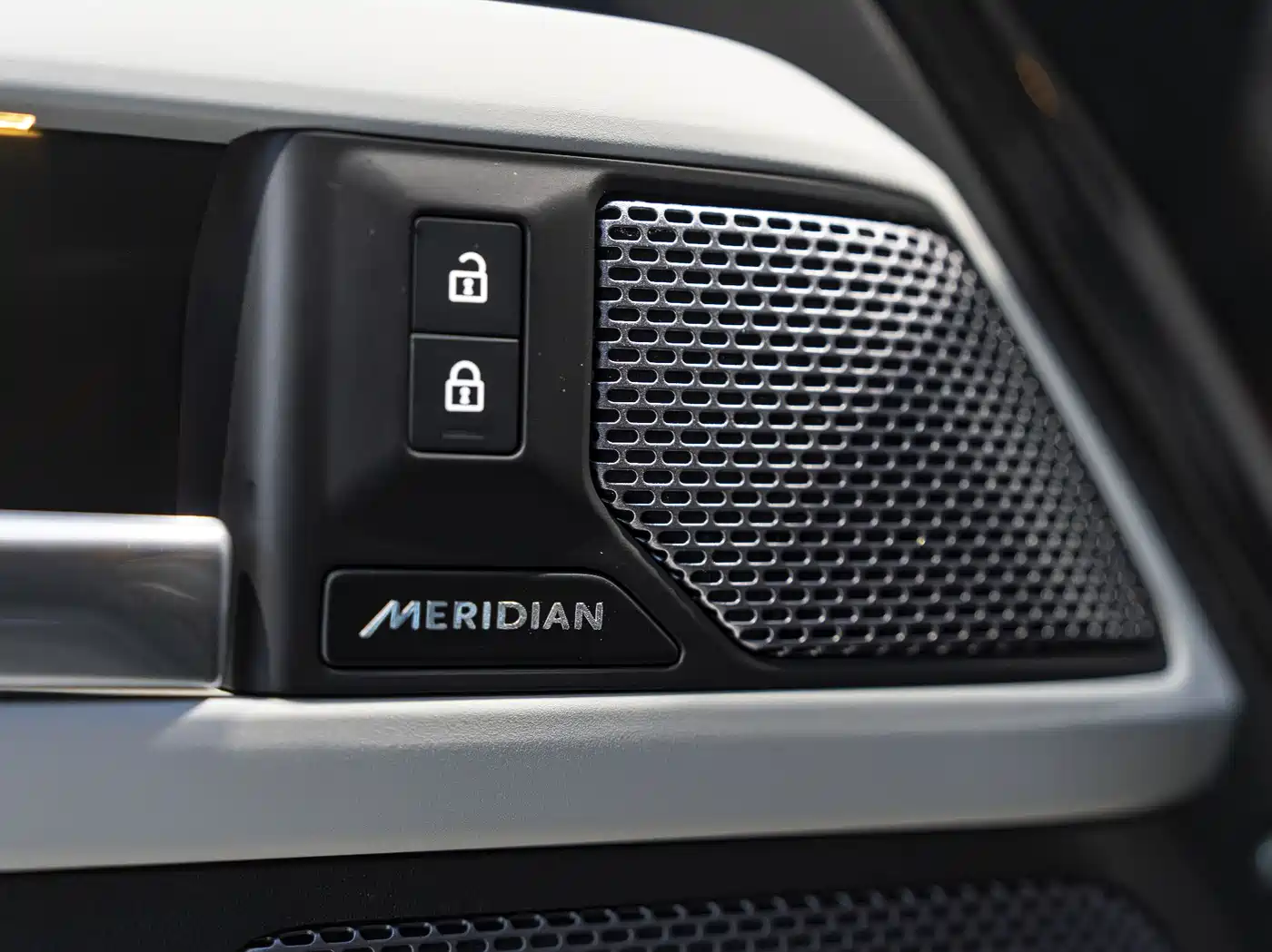Land Rover Defender 2024 110 3.0T P400 X-DYNAMIC HSE фото 17