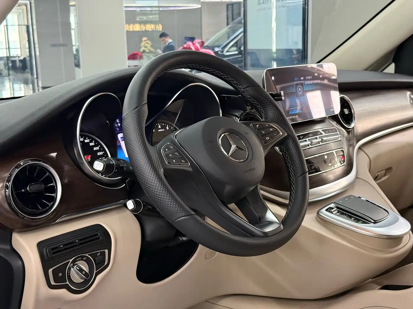 Mercedes-Benz V-Class 2022 V 260 Pilot Edition фото 5