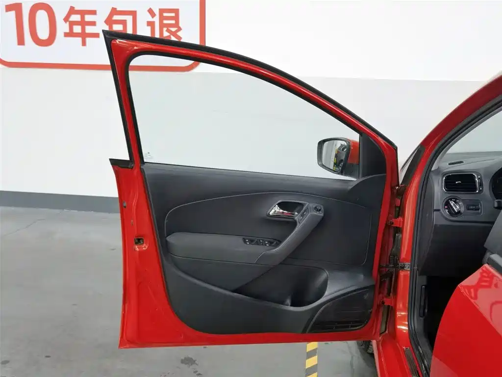 Volkswagen Polo 2011 1.4L Automatic Style Edition фото 8
