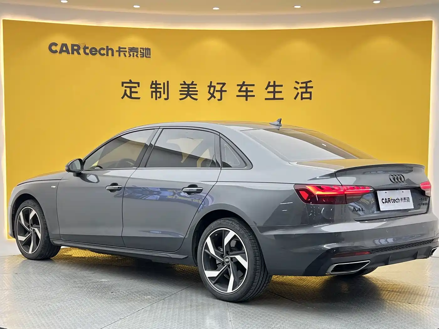 Фото 24 - Audi A4L