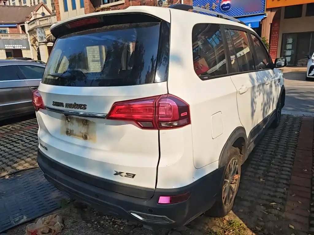 SWM Motor SWM X3 2021 2020 1.5L Manual Value 7-seater