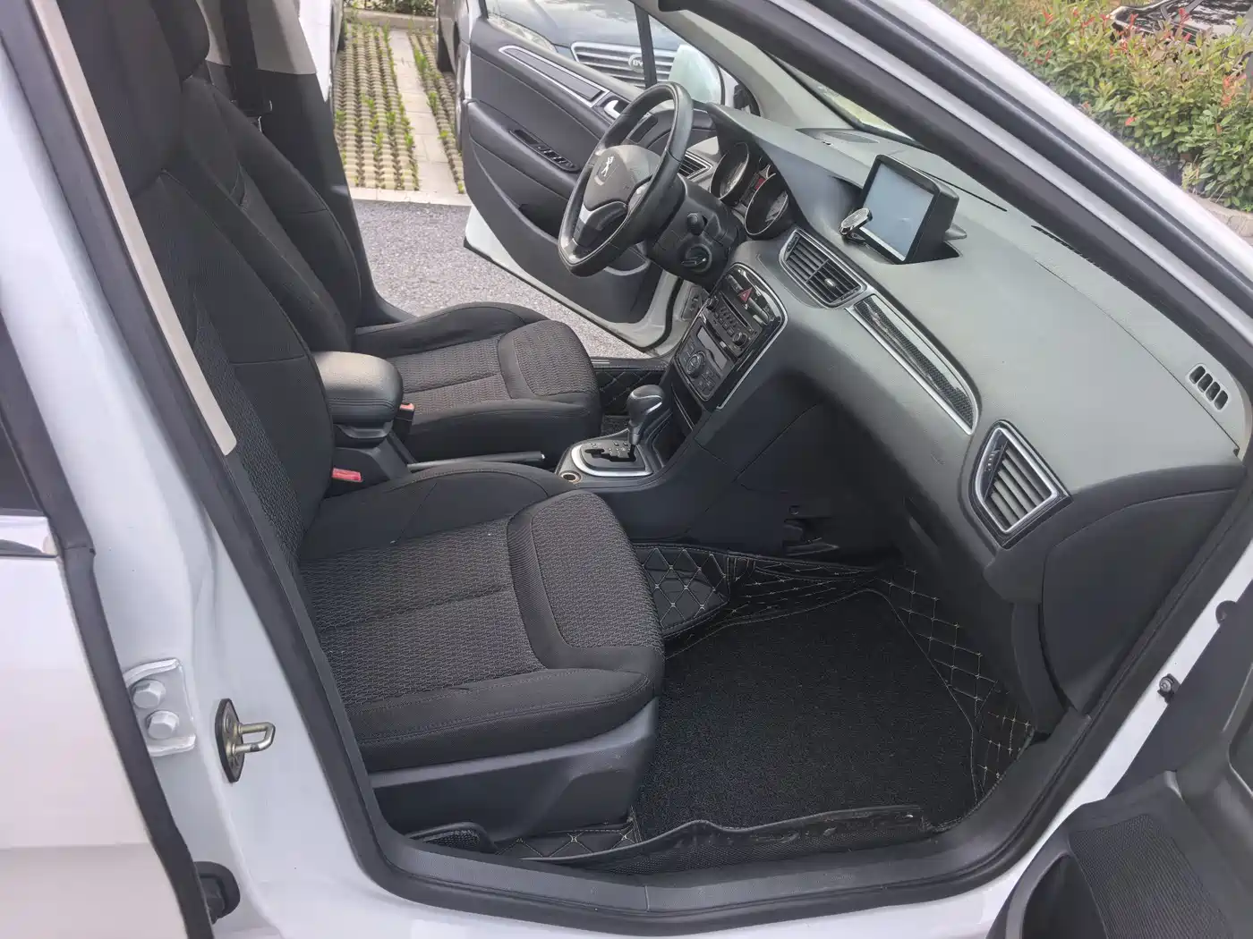 Peugeot 308 2014 Model Joy Edition Classic 1.6L Automatic Trend Style фото 9