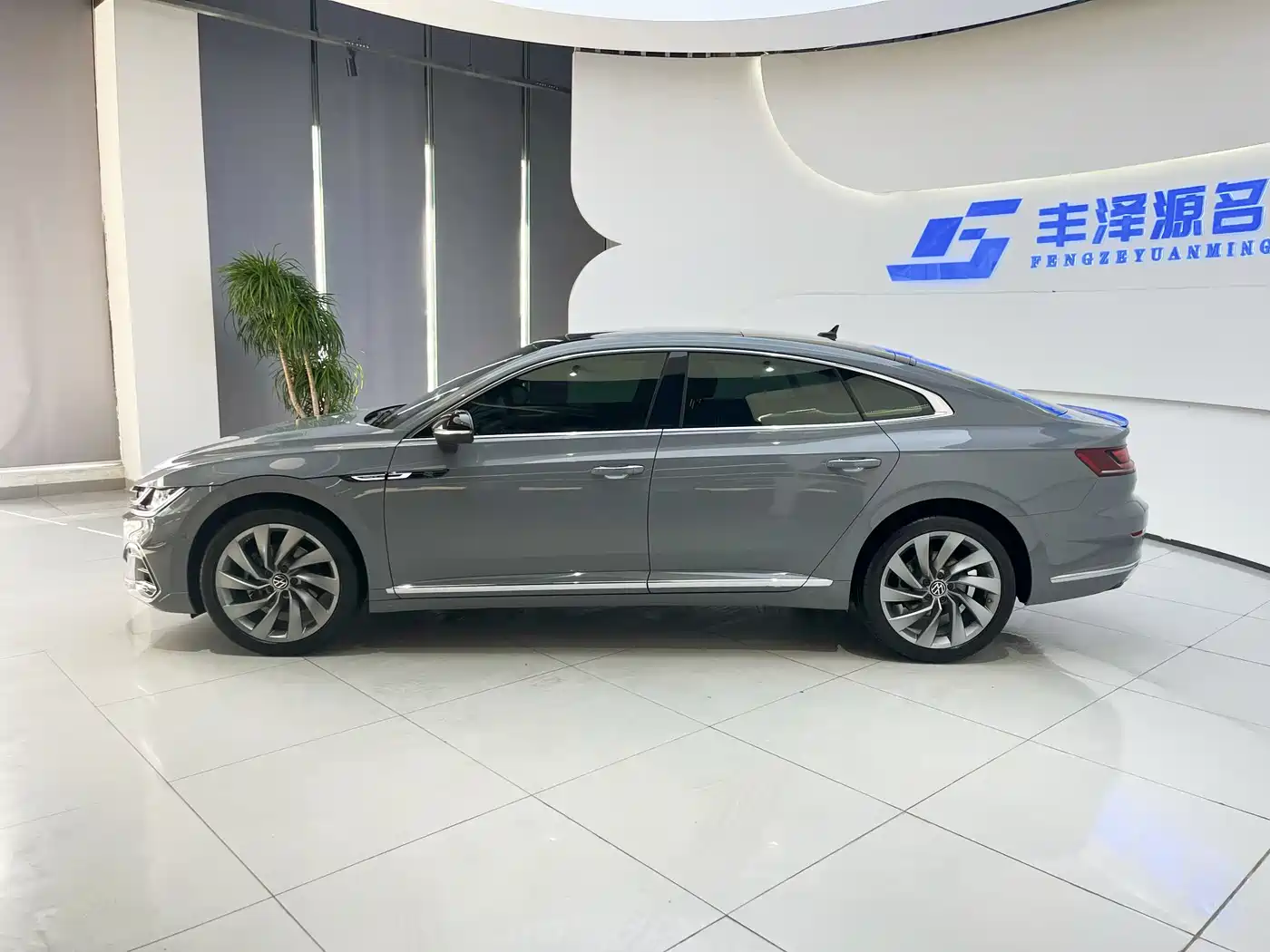 Volkswagen FAW-Volkswagen CC 2024 380TSI Eye-catching Edition фото 2