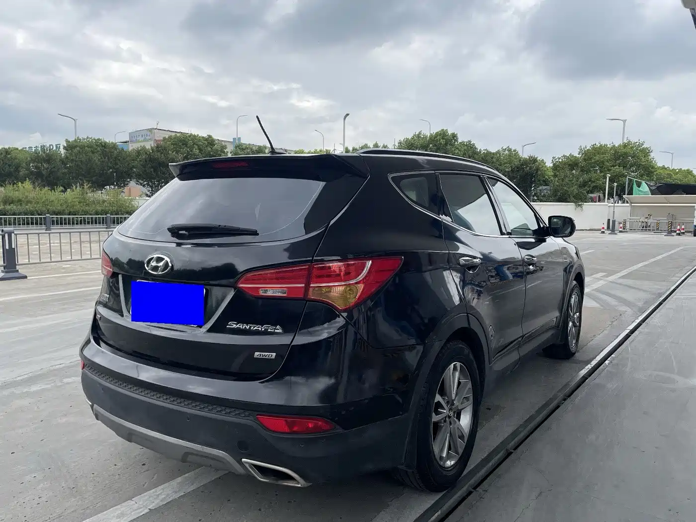 Фото 6 - Hyundai Santa Fe