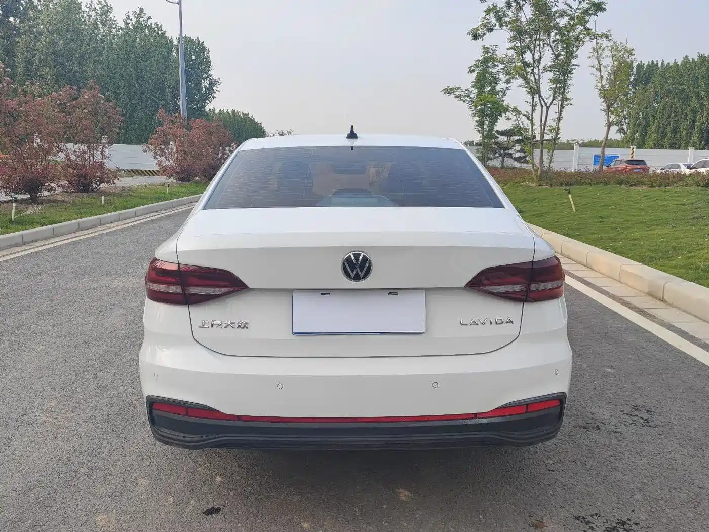 Volkswagen Lavida 2023 1.5L Auto Delight Edition фото 16
