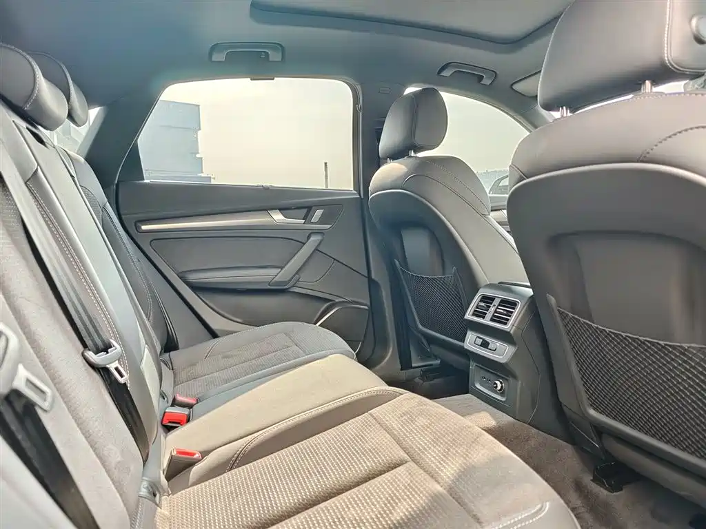 Audi Q5L Sportback 2024 40 TFSI Luxury Version фото 6