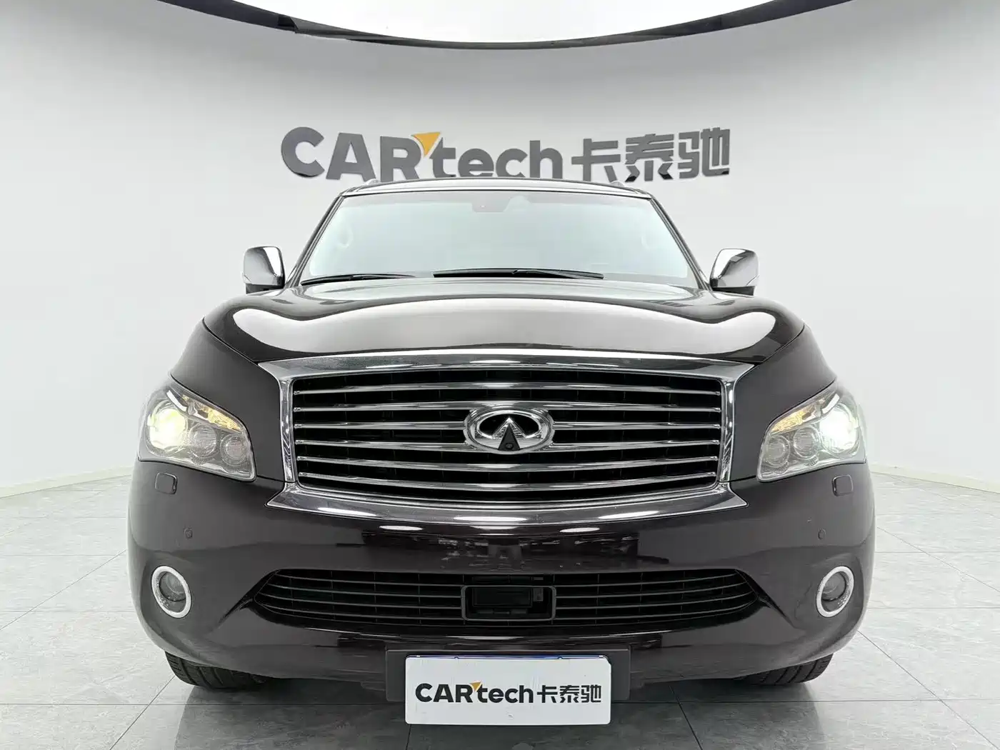 Infiniti QX80 2013 5.6L 4WD фото 2