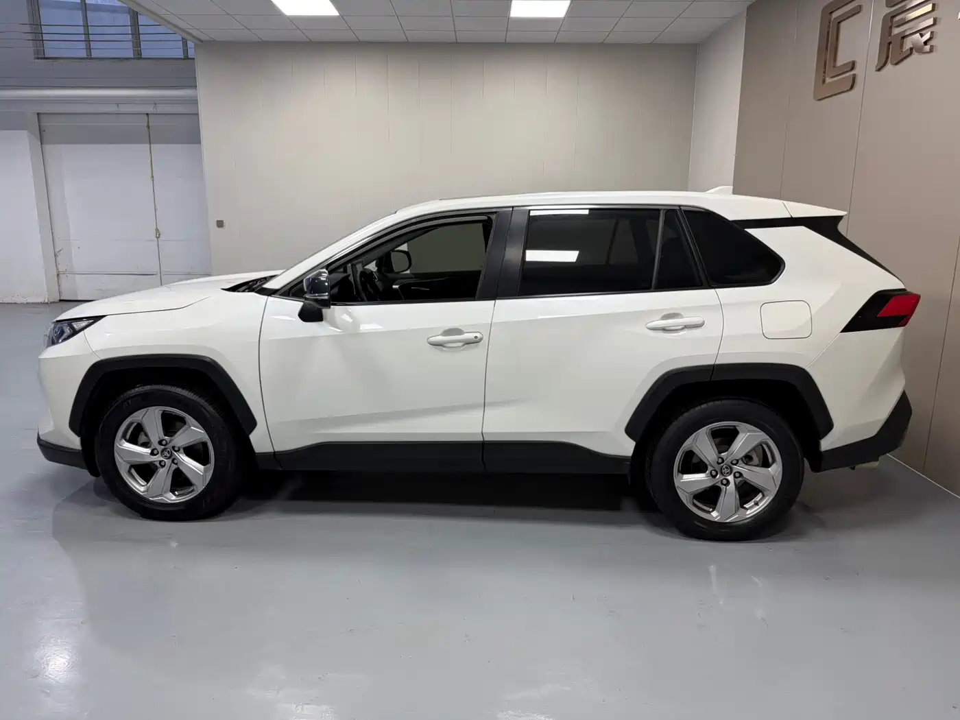 Toyota RAV4 Rongfang 2020 2.0L CVT 2WD Trend Edition фото 13