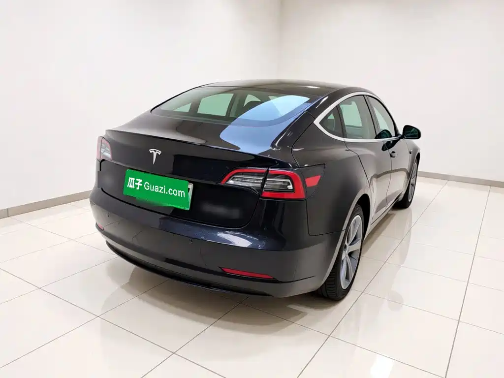 Фото 6 - Tesla Model 3