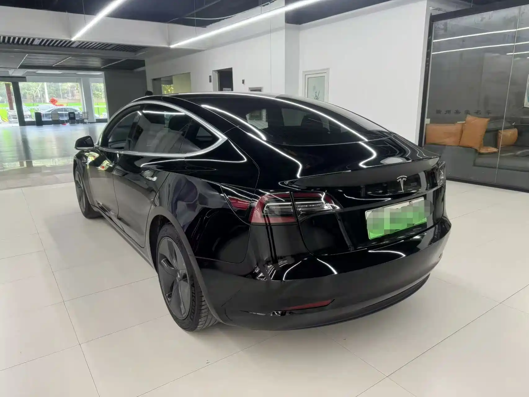 Фото 6 - Tesla Model 3