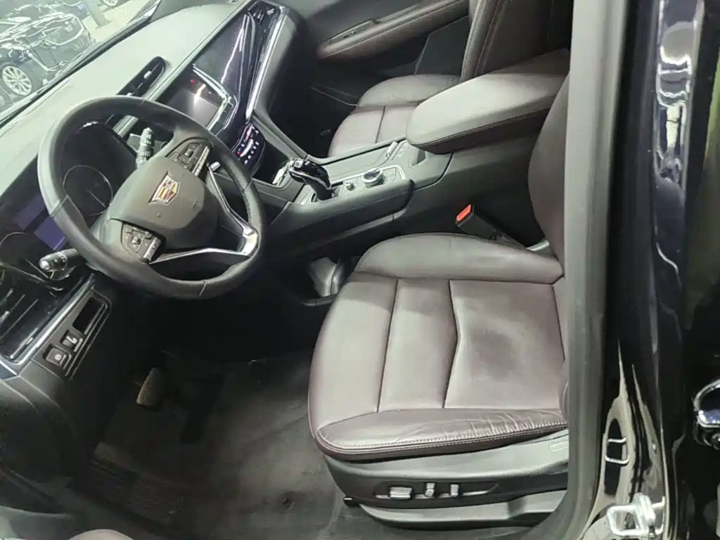 Photo 15 - Cadillac XT6