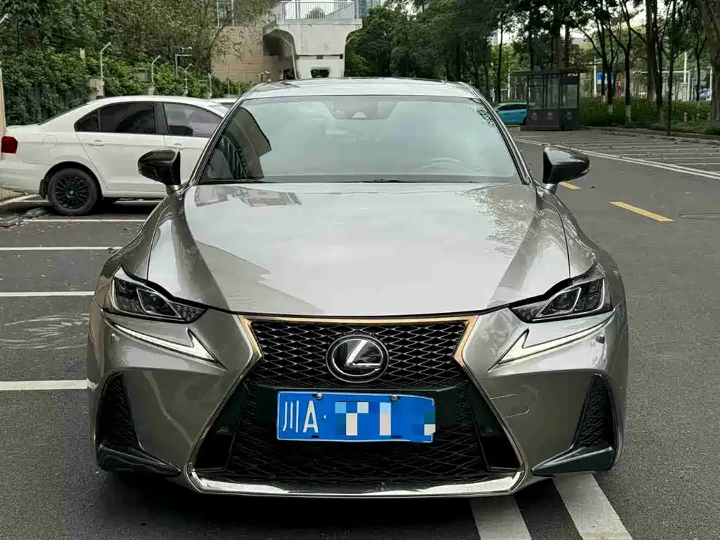 LEXUS IS
