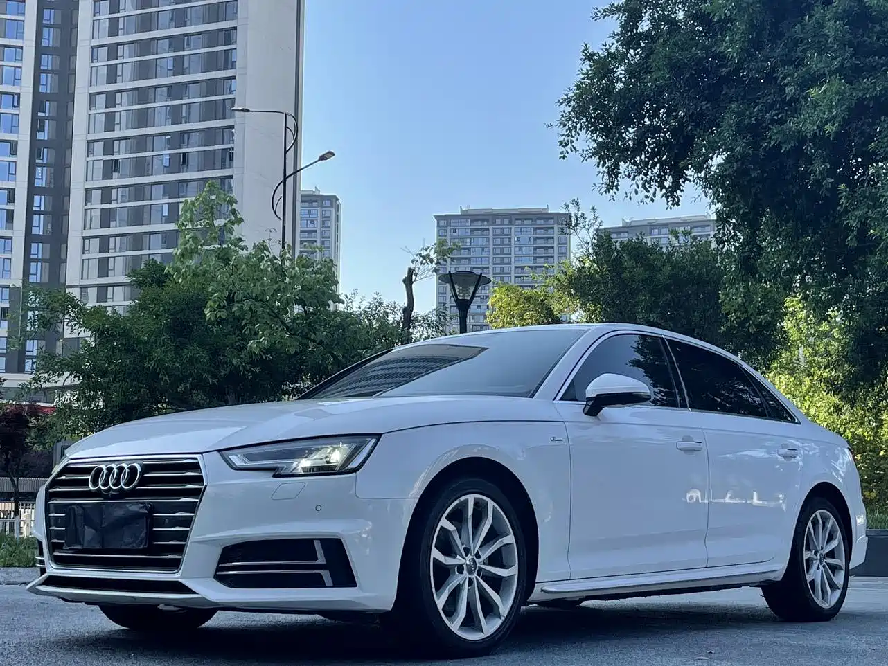 Audi A4L 2018 30th Anniversary 40 TFSI Fashion