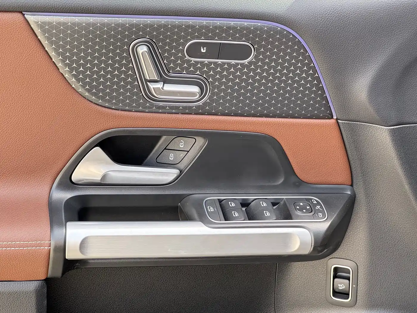 Mercedes-Benz GLB 2024 GLB 220 Fashion фото 15