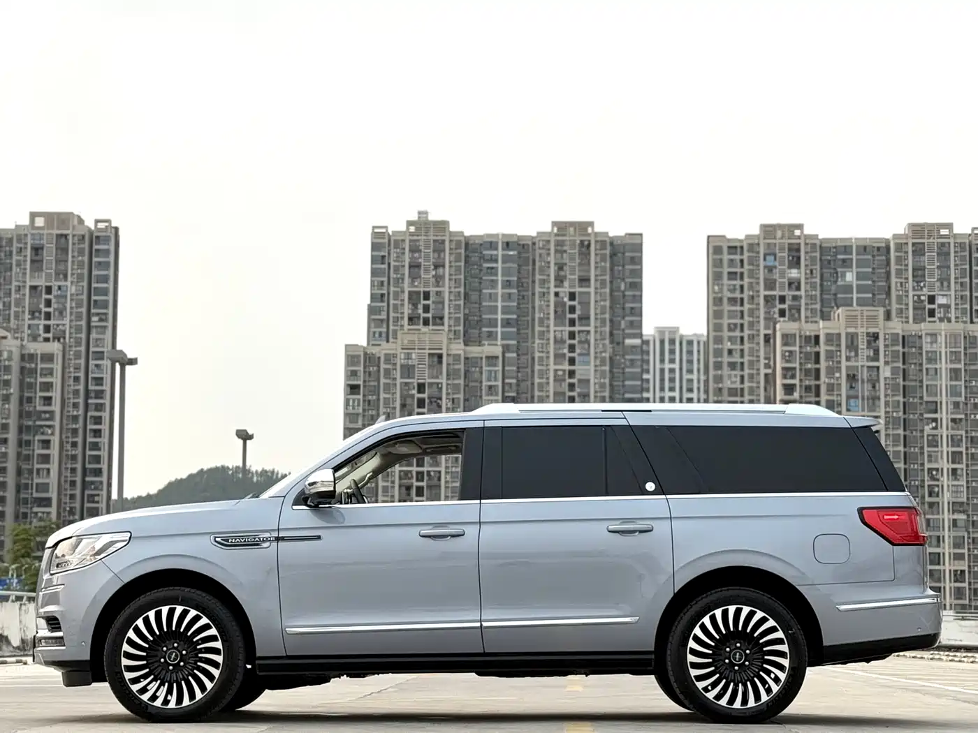LINCOLN NAVIGATOR