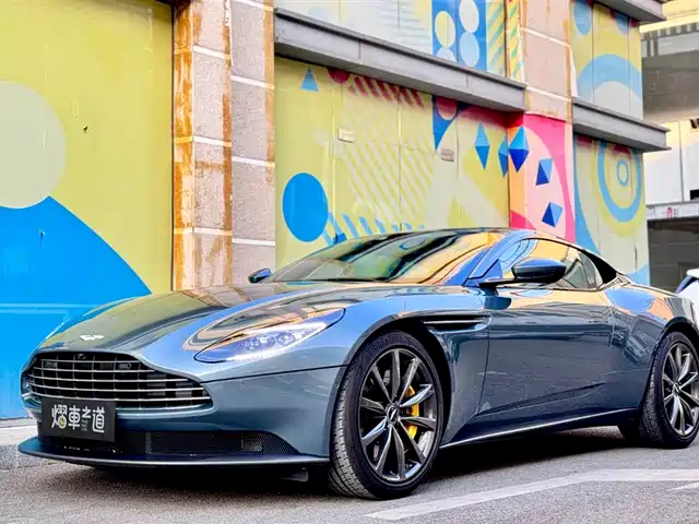 ASTON MARTIN DB11