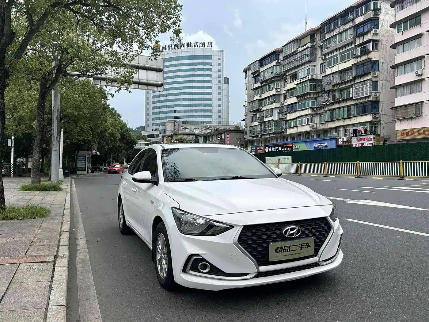 Hyundai Elantra 2017 1.6L Manual GLS Value Edition фото 2