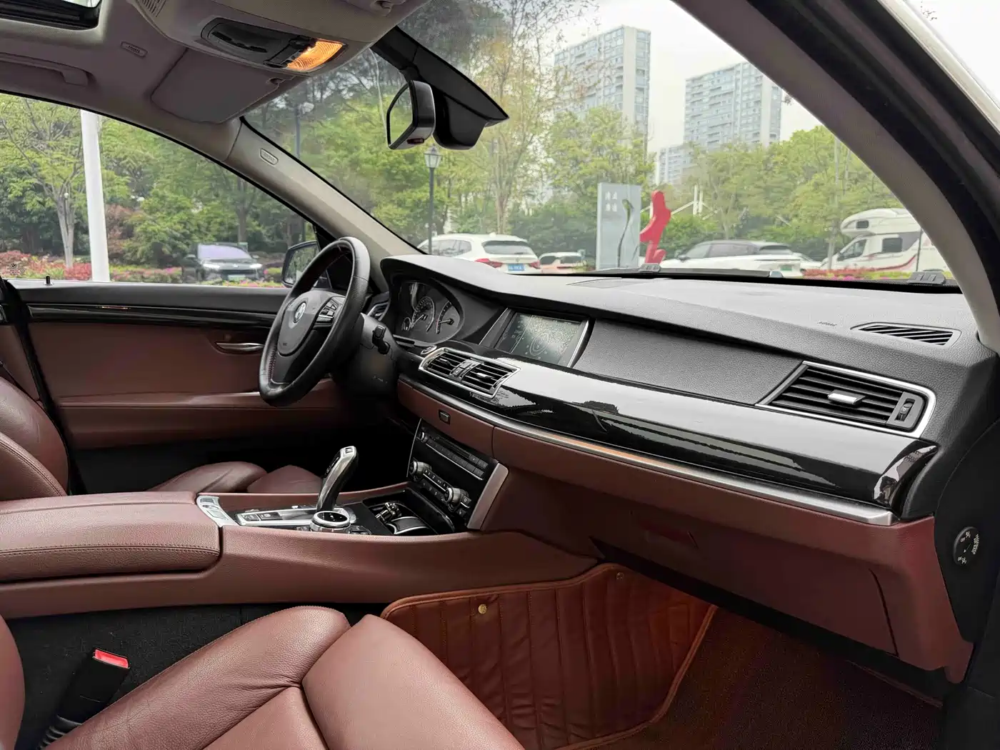 BMW 5 Series GT 2011 535i Elegance фото 11