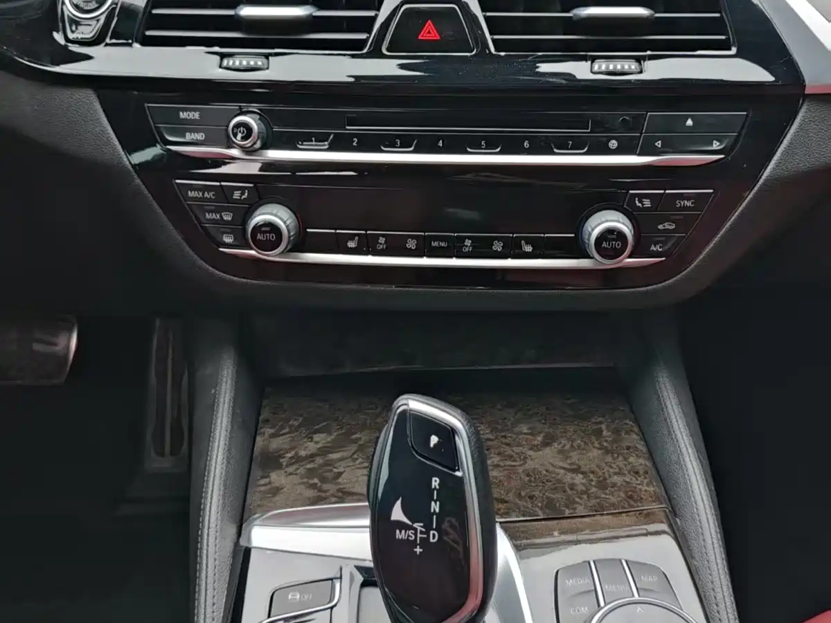 BMW 5 Series 2018 530Li Leading M Sport Package фото 16