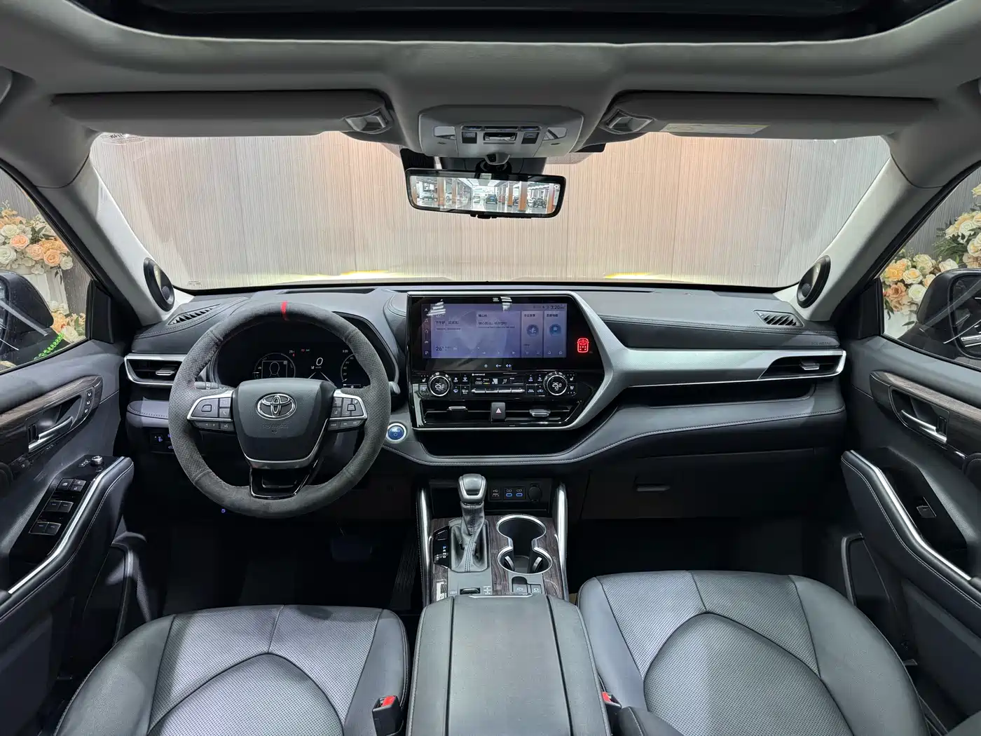 Toyota Highlander 2022 Dual Engine 2.5L 4WD Supreme Edition 7-Seater фото 6