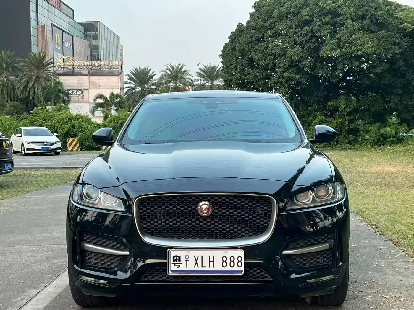 Jaguar F-PACE 2017 2016 2.0T FWD R-Sport Edition