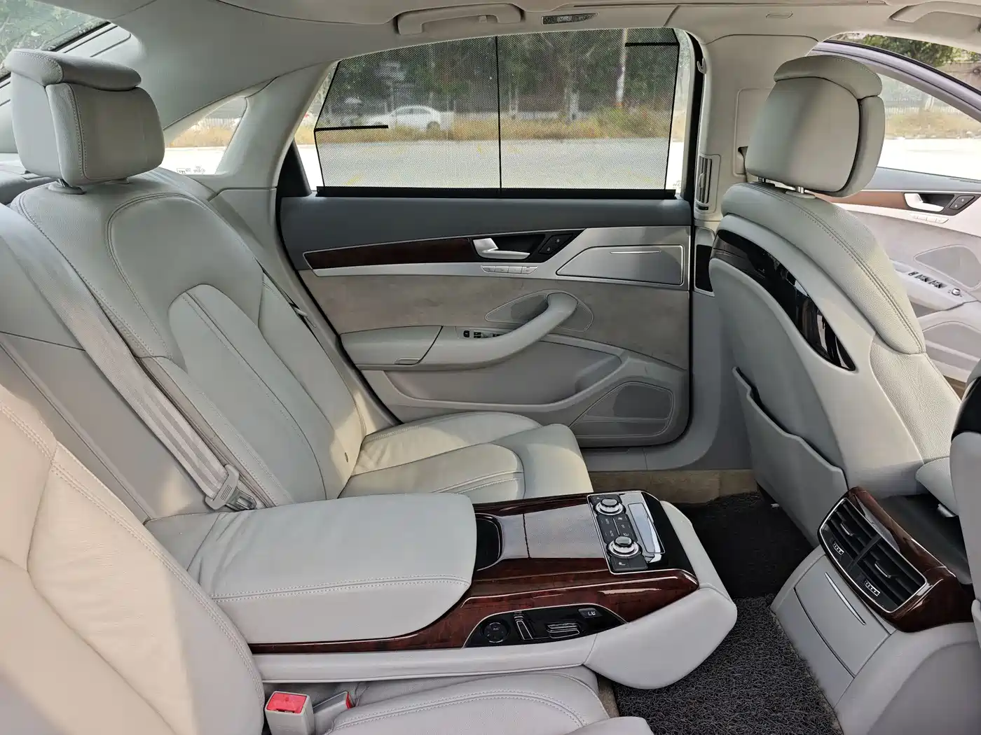 Audi A8 2011 A8L 3.0 TFSI quattro Premium (245kW) фото 23