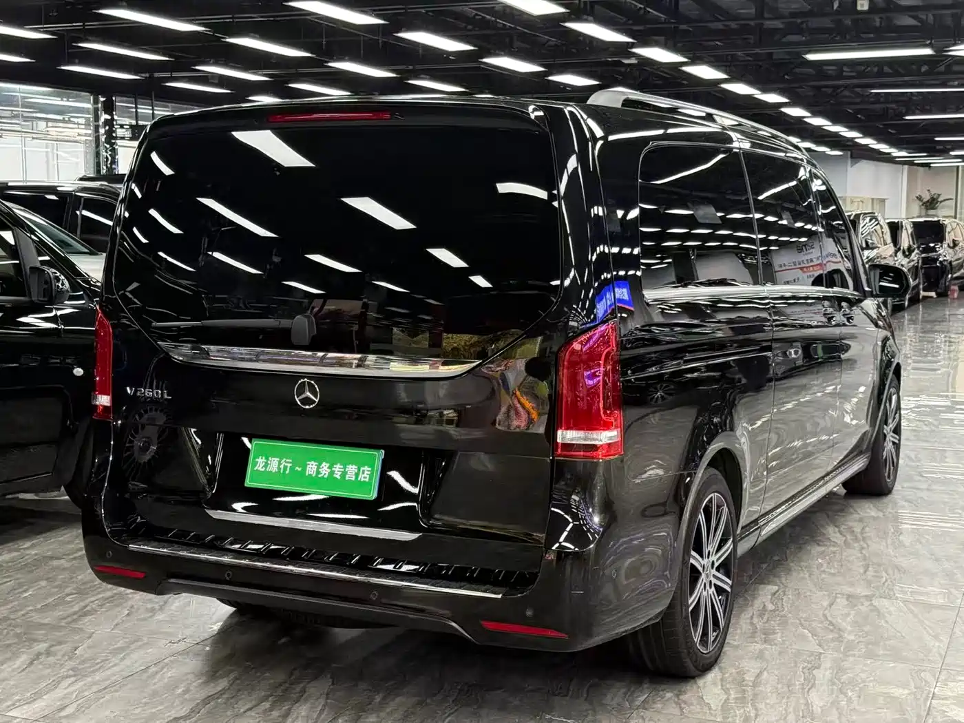 Mercedes-Benz V-Class 2022 V 260 L Long Wheelbase Luxury Edition фото 11