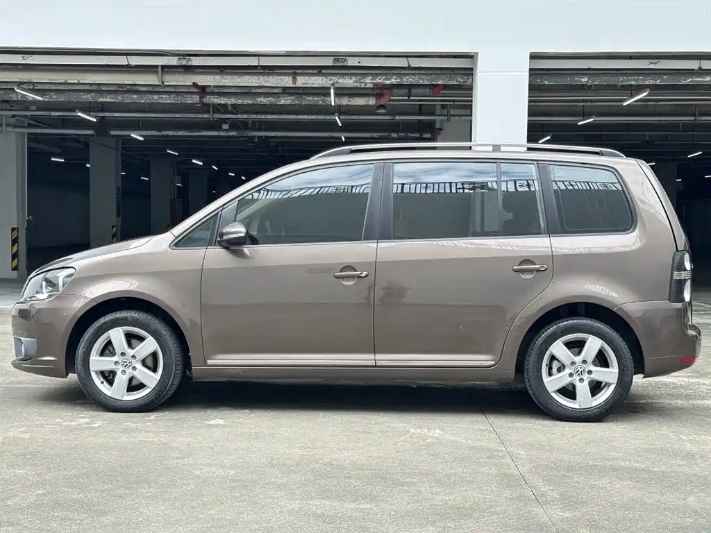 Volkswagen Touran 2013 1.4T DSG Comfort 5-seater фото 7
