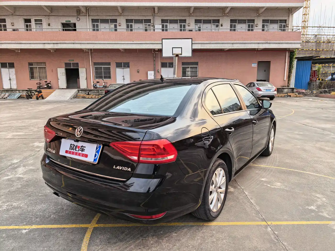 Volkswagen Lavida 2017 1.6L Automatic Comfort Edition фото 5